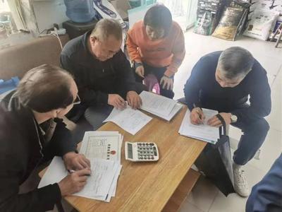 盐湖区行政审批服务管理局 服务下沉暖人心，主动上门续证件